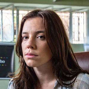 2024: Alice Wegmann voltou a surgir morena na série 'Justiça 2' com uma personagem impactante