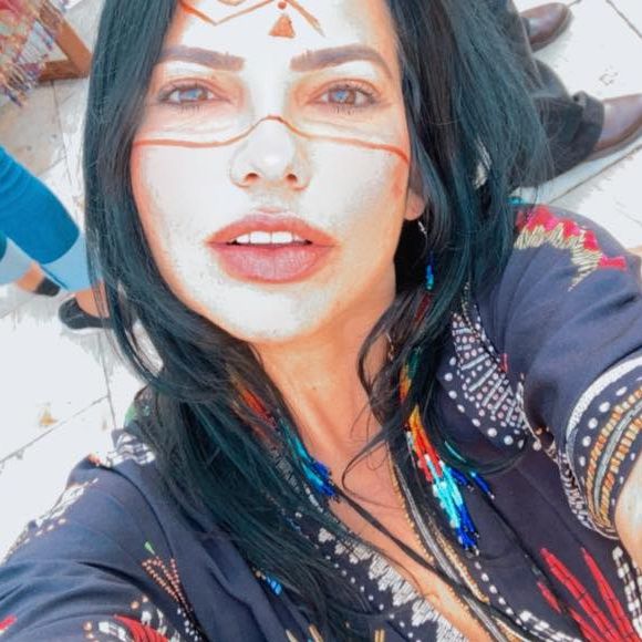 Sua beleza foi um dos principais motivos para a repercussão, com internautas elogiando sua aparência jovial e descolada.