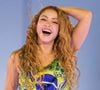O segredo de Shakira, de 49 anos, para ter braços definidos pode estar no banheiro de casa: ‘Uma toalha é um dos meus acessórios favoritos para um treino de braços divertido e eficaz’, diz Anna Kaiser, treinadora da cantora