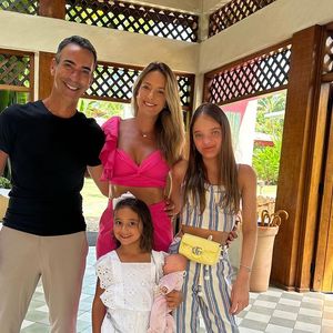 Ticiane Pinheiro em foto com a família completa