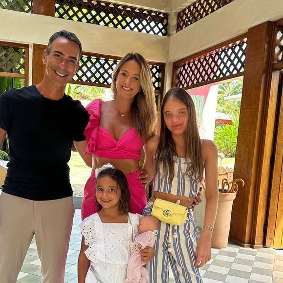 Ticiane Pinheiro em foto com a família completa