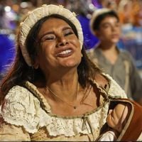 De 'Três Graças' para a Sapucaí: Dira Paes encarna mãe de Lula na 1ª noite de desfiles do Rio; quem foi Dona Lindu?
