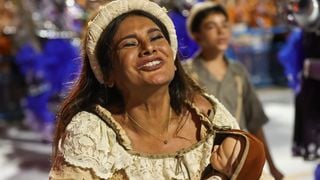 De 'Três Graças' para a Sapucaí: Dira Paes encarna mãe de Lula na 1ª noite de desfiles do Rio; quem foi Dona Lindu?