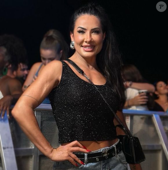 Depois das críticas, Scheila Carvalho resolveu apostar em uma beleza mais natural