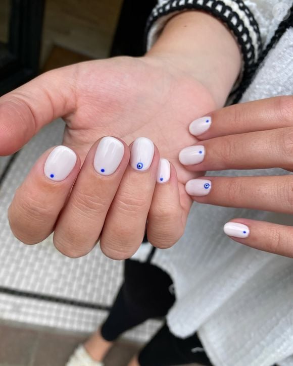 Unhas squoval dispensam o incômodo das extensões e dando às suas mãos um descanso do esmalte, das lâmpadas de secagem e do gel.