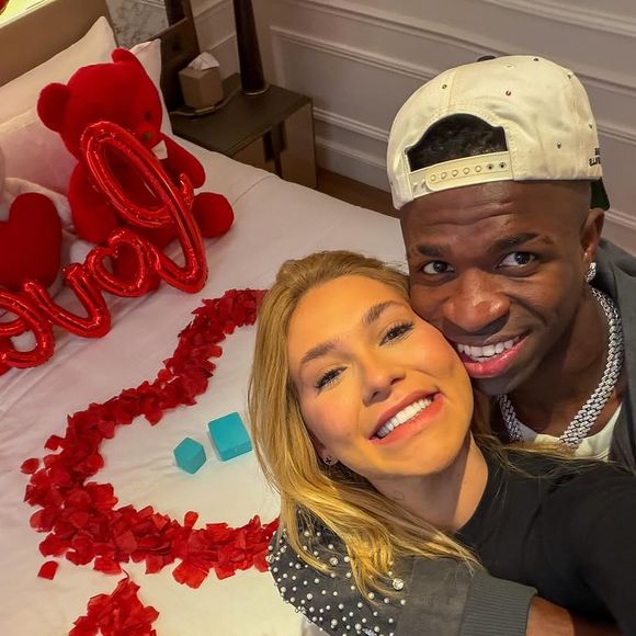 Virgínia Fonseca assumiu namoro com Vini Jr. um dia antes da coletiva de imprensa do Teleton