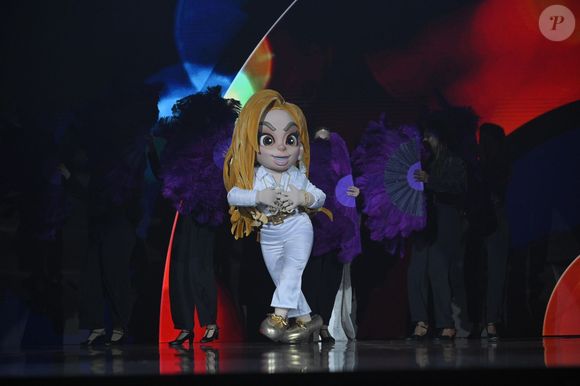 Jornalista famosa levanta suspeitas de ser o nome por trás de Carminha na nova temporada do The Masked Singer 2025