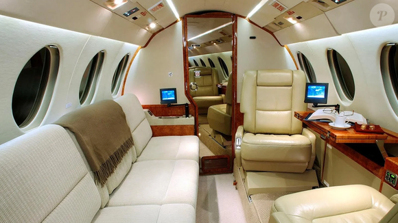 O Dassault Falcon 50, um modelo ainda mais robusto e sofisticado, foi usado por Ivete recentemente