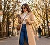 No inverno, a sugestão é combinar o Fila Renno Classic com calça e trench coat para criar um visual elegante, confortável e alinhado às tendências da temporada