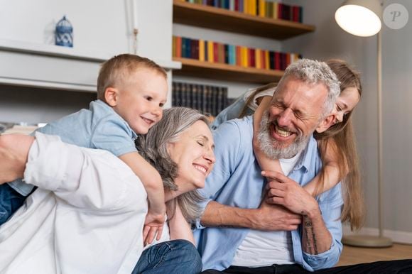 Em muitos casos, a maturidade também está relacionada à forma como nos relacionamos com os outros e ao que fazemos com a experiência acumulada.