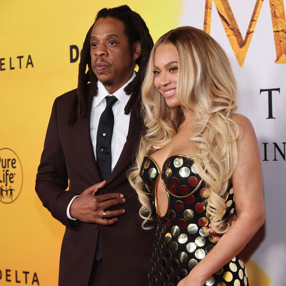 Kanye West insultou os filhos gêmeos de Jay-Z e Beyoncé no X (antigo Twitter), mas logo depois apagou.