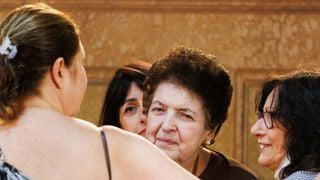 Missa de sétimo dia de Gerson Brenner: viúva e irmã se emocionam e são consoladas em última despedida do ator de 'Rainha da Sucata'. Veja fotos!