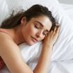 Perfumes de baunilha para dormir: 4 fragrâncias calmantes e quentinhas que ajudam no ritual do sono