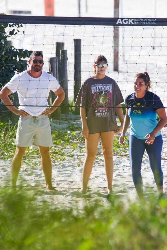 Cauã Reymond aproveitou umas horas de folga das gravações de 'Vale Tudo' para curtir a companhia da filha, Sofia