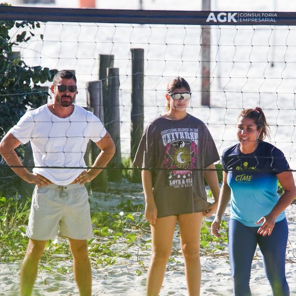 Cauã Reymond aproveitou umas horas de folga das gravações de 'Vale Tudo' para curtir a companhia da filha, Sofia