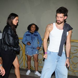 Bruna Marquezine precisou lidar com um contratempo ao deixar festa no centro histórico de São Paulo, na madrugada desta segunda-feira (15)