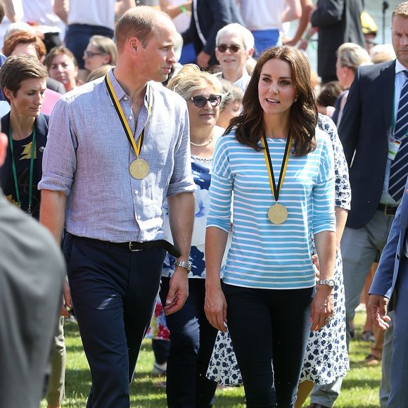 Kate Middleton e o seu esposo, Príncipe William, prestaram uma homenagem super fofa e especial para o caçula, nesta quarta-feira (23).