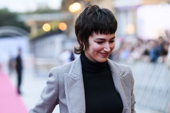 Cabelo curto de Úrsula Corberó, de 'La Casa de Papel', tem corte em camadas
