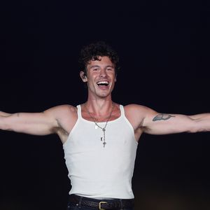 Shawn Mendes fecha o sábado no Lollapalooza 2025 com hits como "Señorita" e "There's Nothing Holdin' Me Back"