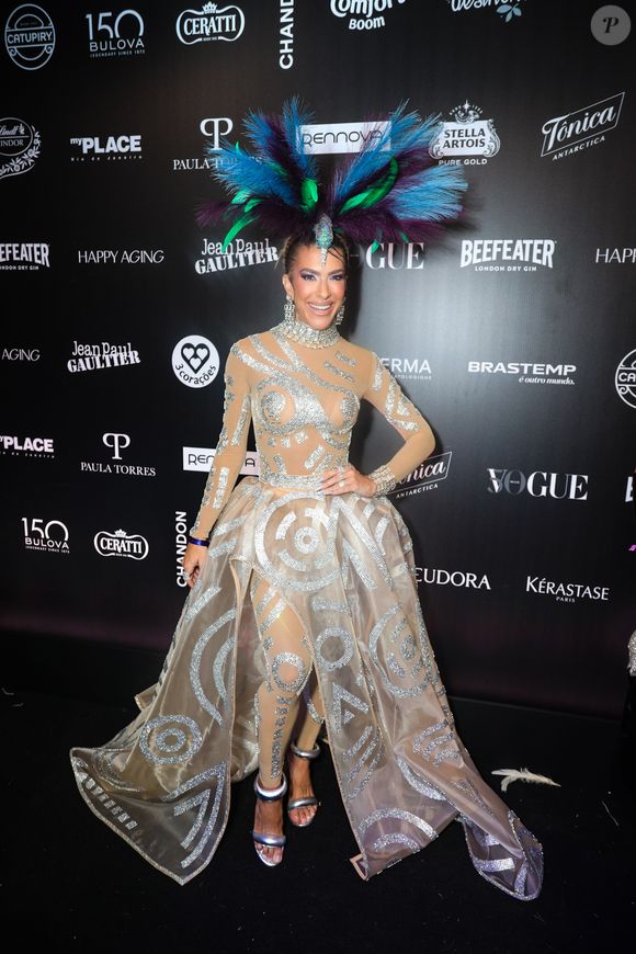 Para deixar o bumbum e abdômen sem flacidez, Lore Improta faz sessões com o Unyque Pro