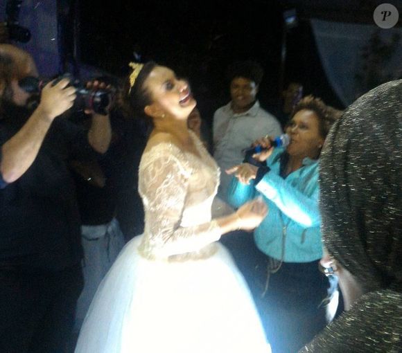 Solange Couto dançou valsa com Lucas Lucco em seu aniversário de 60 anos em 2016