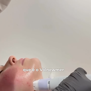 Ana Paula Renault também faz uso do Volnewmer, que estimula colágeno por meio de técnicas avançadas