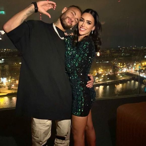 Os looks com brilho fazem parte do estilo de Bruna Biancardi.