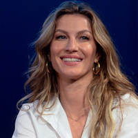 É assim que aplico meu perfume favorito na pele para que sua fragrância intensa dure o dia todo sem ficar enjoativa