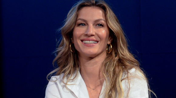 É assim que aplico meu perfume favorito na pele para que sua fragrância intensa dure o dia todo sem ficar enjoativa