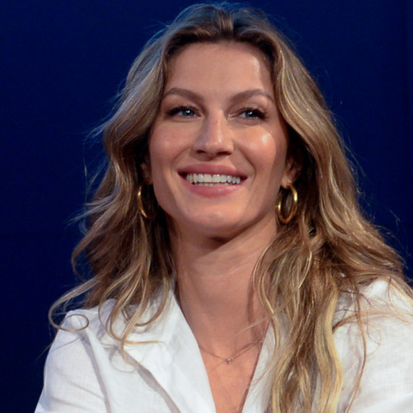 É assim que aplico meu perfume favorito na pele para que sua fragrância intensa dure o dia todo sem ficar enjoativa