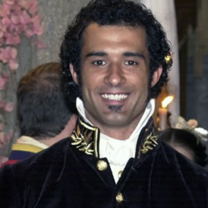 Marcos Pasquim foi o divertido Dom Pedro I na minissérie O Quinto dos Infernos, ao lado de Luana Piovani e Claudia Abreu