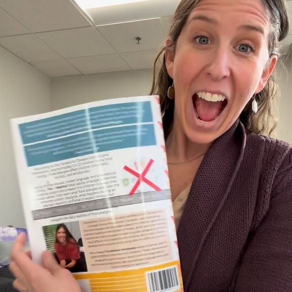 Kelsey Mora, em seu trabalho, documentou palavras e ações de crianças que estão aprendendo a lidar de forma eficaz com as inevitáveis ​​dificuldades da vida