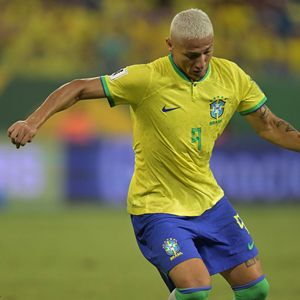 Fora da Copa do Mundo 2026, o jogador Richarlison se envolveu em uma grande polêmica nas redes sociais