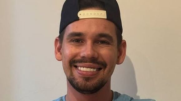 Viúvo de Isabel Veloso mostra jantar a dois e rebate crítica de internauta sobre encontro após morte da influenciadora: 'Dentro de nós'