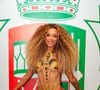 Esposa de Ludmilla, Brunna Gonçalves destacou o look carnavalesco com body cavado e detalhes coloridos no decote durante a Noite das Musas da Grande Rio