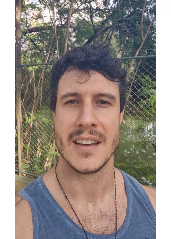 Emiliano D’Avila, hoje com 40 anos, está de volta à TV Globo com o personagem Lúcio em 'Avenida Brasil'. Atualmente, em suas redes sociais, o ator se dedica à arte, ao veganismo e à defesa dos direitos dos animais
