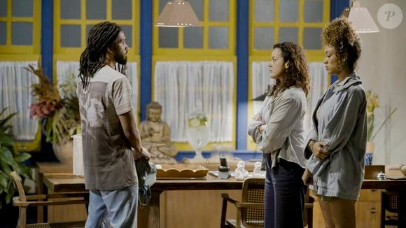 Cecília (Maeve Jinkings) e Laís (Lorena Lima) são surpreendidas com a chegada de Luiz (Guto Galvão) no capítulo desta terça, 23 de setembro