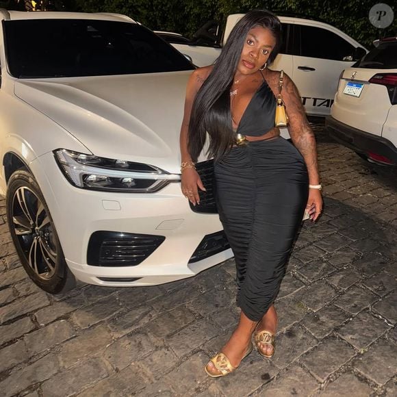 “Claro que não, porque a conta tem que ser bonita. Não pode ser diferente, você ser bonita e a conta ser feia. Entendeu? Agora, você minha linda, tem os dois: feia e a conta feia”, ironizou Jojo