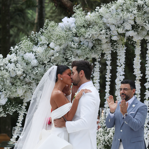 Casamento Mariano e Jakelyne Oliveira: convidados famosos, Leandro e Leonardo na marcha nupcial e mais. Veja fotos da cerimônia!