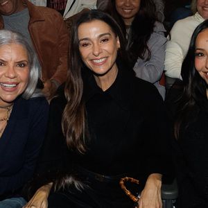 Sabrina Sato, Mônica Martelli e Astrid Fontenelle marcaram presença na estreia de 'Mudando de Pele', primeiro solo de Taís Araújo nos teatros de São Paulo, e se juntaram ao time de famosos que aplaudiu a atriz na noite desta quarta-feira (03)