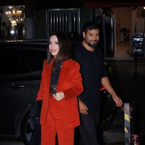 Em junho, Sandy comentou brevemente sobre o relacionamento dizendo preferir manter a discrição