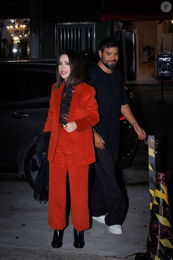 Em junho, Sandy comentou brevemente sobre o relacionamento dizendo preferir manter a discrição