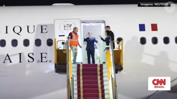 Macron, presidente da França, levou tapa da mulher e presidência tratou de dizer que imagens eram falsas