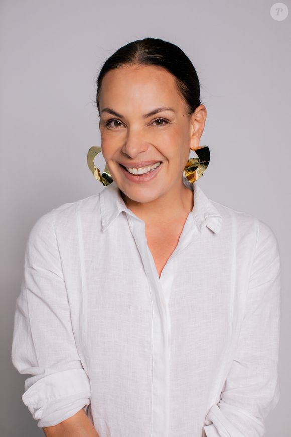 Carolina Ferraz, cuja imagem foi incluída sem autorização, expressou seu descontentamento na época, solicitando a remoção de sua foto.