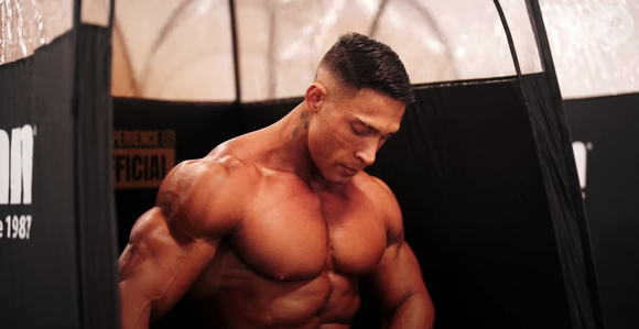 Antes e depois de Ramon Dino, da adolescência até o Mr. Olympia, é impressionante. Parabéns ao atleta!