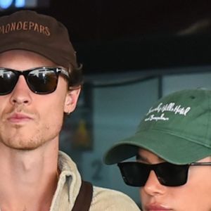 O que aconteceu com Shawn Mendes? Com mão ensanguentada, cantor é levado à emergência por Bruna Marquezine após acidente e revela: 'Eu...'