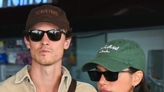O que aconteceu com Shawn Mendes? Com mão ensanguentada, cantor é levado à emergência por Bruna Marquezine após acidente e revela: 'Eu...'