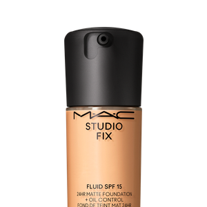 Já o Studio Fix Foundation na cor NC40 ajudou a equilibrar tons e contornos do rosto