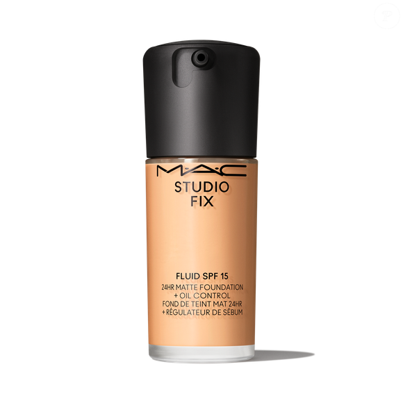 Já o Studio Fix Foundation na cor NC40 ajudou a equilibrar tons e contornos do rosto