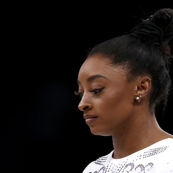 Simone Biles aos 27 anos e depois de superar a depressão, a ginasta americana dá a volta por cima